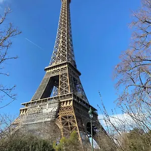 Small Near Eiffel Tower Appartement